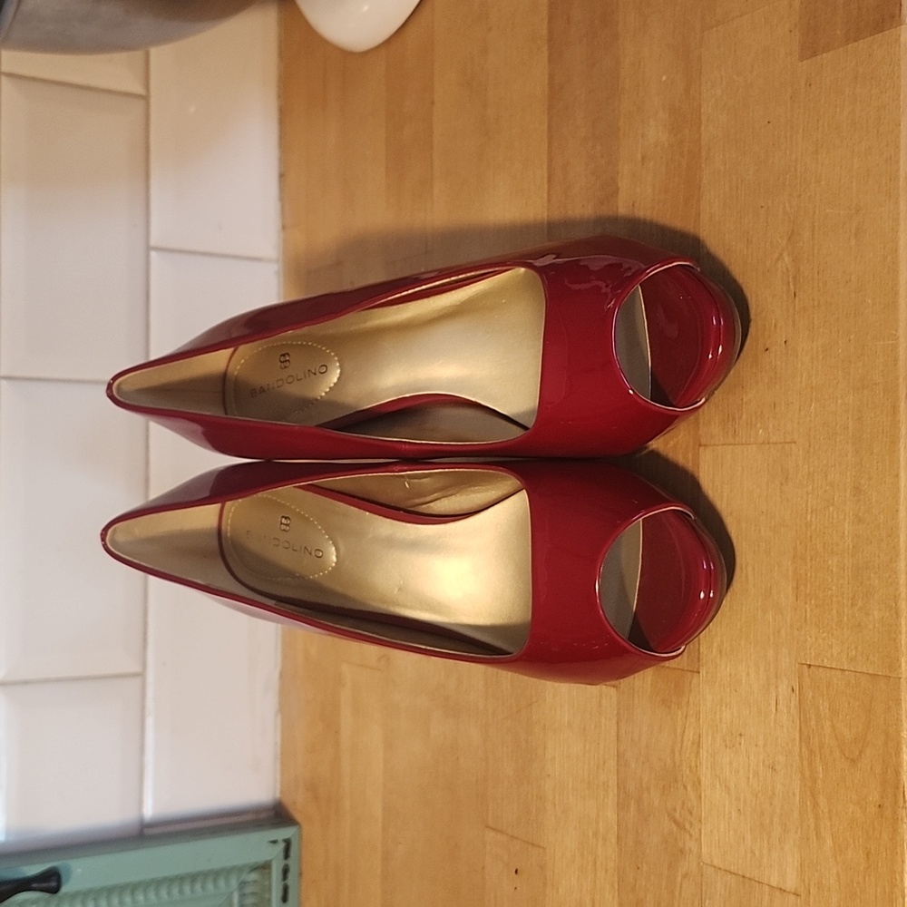 Bandolino 4 inch Red peeptoe heels; size 8.5